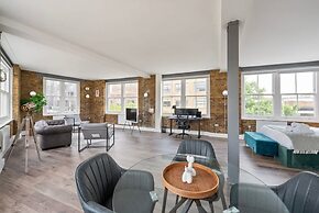 Spacious Bright Oasis in Old Street