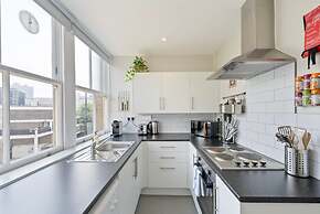 Spacious Bright Oasis in Old Street