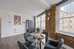 Spacious Bright Oasis in Old Street