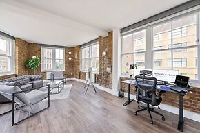 Spacious Bright Oasis in Old Street