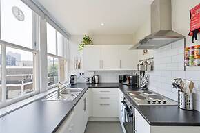 Large 1 Bedroom Studio in Old St