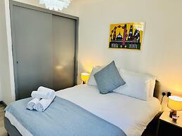 Kensington Gardens 2 Bedroom Flat With a Balcony