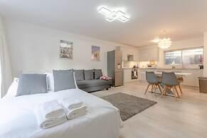 Kensington Gardens 2 Bedroom Flat With a Balcony