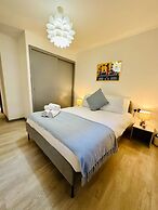 Kensington Gardens 2 Bedroom Flat With a Balcony