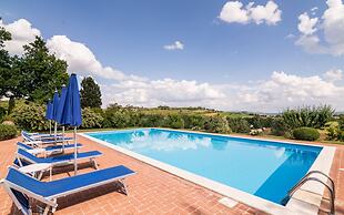 Farmhouse With Exclusive View Between Umbria and Tuscany La Godiola-al