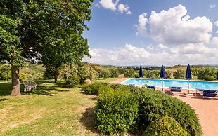 Farmhouse With Exclusive View Between Umbria and Tuscany La Godiola-al