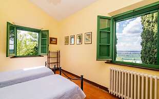 Farmhouse With Exclusive View Between Umbria and Tuscany La Godiola-al