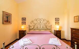 Farmhouse With Exclusive View Between Umbria and Tuscany La Godiola-al