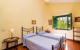 Farmhouse With Exclusive View Between Umbria and Tuscany La Godiola-al