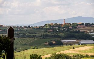 Farmhouse With Exclusive View Between Umbria and Tuscany La Godiola-al