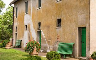 Farmhouse With Exclusive View Between Umbria and Tuscany La Godiola-al