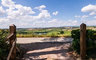 Farmhouse With Exclusive View Between Umbria and Tuscany La Godiola-al