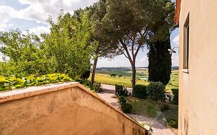 Farmhouse With Exclusive View Between Umbria and Tuscany La Godiola-al