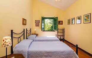 Farmhouse With Exclusive View Between Umbria and Tuscany La Godiola-al