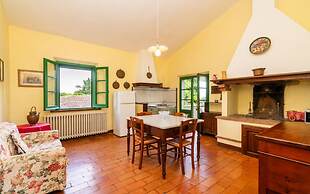 Farmhouse With Exclusive View Between Umbria and Tuscany La Godiola-al