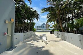 5-star Condo at The W Residences 1BR by Oneluxstay