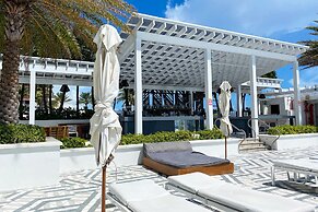 5-star Condo at The W Residences 1BR by Oneluxstay