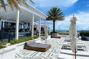 5-star Condo at The W Residences 1BR by Oneluxstay