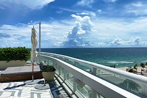 5-star Condo at The W Residences 1BR by Oneluxstay