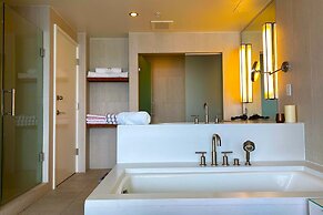 5-star Condo at The W Residences 1BR by Oneluxstay