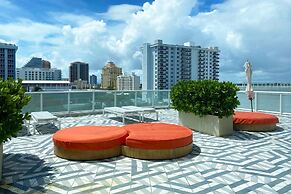 5-star Condo at The W Residences 1BR by Oneluxstay