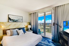 5-star Condo at The W Residences 1BR by Oneluxstay