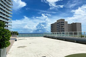 5-star Condo at The W Residences 1BR by Oneluxstay