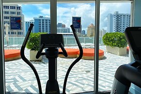 5-star Condo at The W Residences 1BR by Oneluxstay