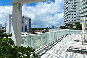 5-star Condo at The W Residences 1BR by Oneluxstay
