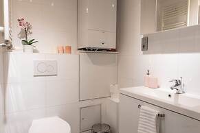 Cozy 1BR City Centre Near Meir Shopping by Oneluxstay