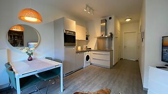 Cozy 1BR City Centre Near Meir Shopping by Oneluxstay