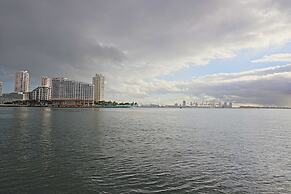 Stylish 1BR At Brickell Bay Club by Oneluxstay