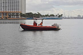 Stylish 1BR At Brickell Bay Club by Oneluxstay