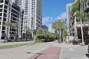 Stylish 1BR At Brickell Bay Club by Oneluxstay