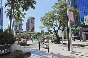 Stylish 1BR At Brickell Bay Club by Oneluxstay