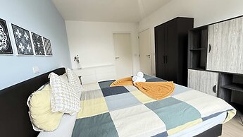 Spacious 3BR 2/5 BA Near Diamond District by Oneluxstay