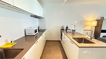 Spacious 3BR 2/5 BA Near Diamond District by Oneluxstay