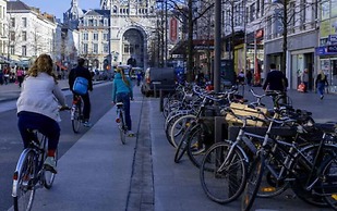 Spacious 3BR 2/5 BA Near Diamond District by Oneluxstay