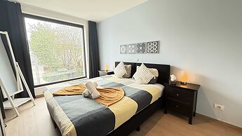 Spacious 3BR 2/5 BA Near Diamond District by Oneluxstay