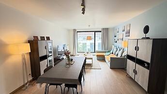 Spacious 3BR 2/5 BA Near Diamond District by Oneluxstay