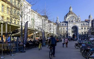 Spacious 3BR 2/5 BA Near Diamond District by Oneluxstay