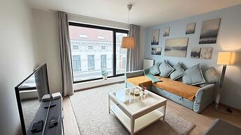 Spacious 3BR 2/5 BA Near Diamond District by Oneluxstay