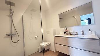 Spacious 3BR 2/5 BA Near Diamond District by Oneluxstay
