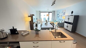 Spacious 3BR 2/5 BA Near Diamond District by Oneluxstay