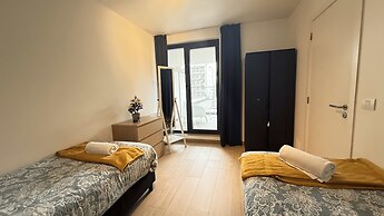 Spacious 3BR 2/5 BA Near Diamond District by Oneluxstay