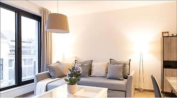 Spacious 3BR 2/5 BA Near Diamond District by Oneluxstay