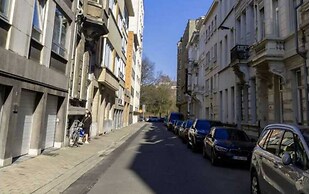 Spacious 3BR 2/5 BA Near Diamond District by Oneluxstay