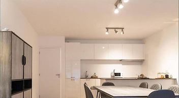 Spacious 3BR 2/5 BA Near Diamond District by Oneluxstay