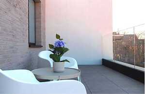 Spacious 3BR 2/5 BA Near Diamond District by Oneluxstay