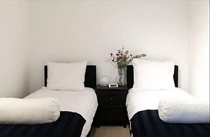 Spacious 3BR 2/5 BA Near Diamond District by Oneluxstay